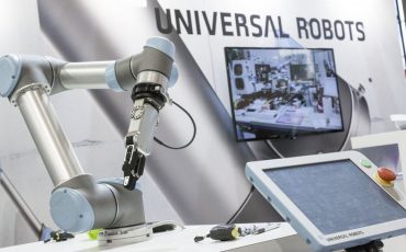 Stand Universal RobotsRobotique de precision