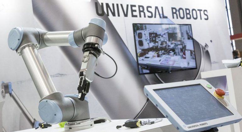 Stand Universal RobotsRobotique de precision